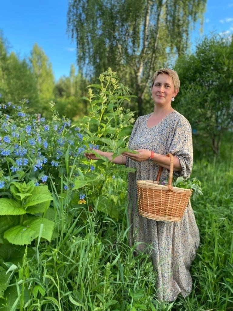 A happy woman in kin's settlement «Milenki»