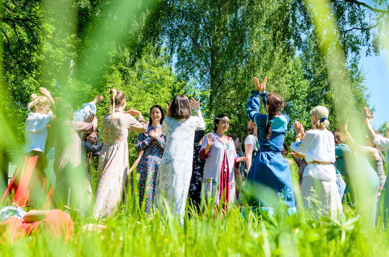 Experience in organizing social life in kin’s settlements: socio-cultural center «Dobraya Zemlya»