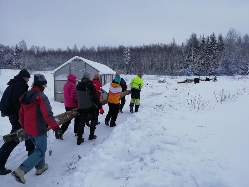 Winter in kin's settlement Mauri