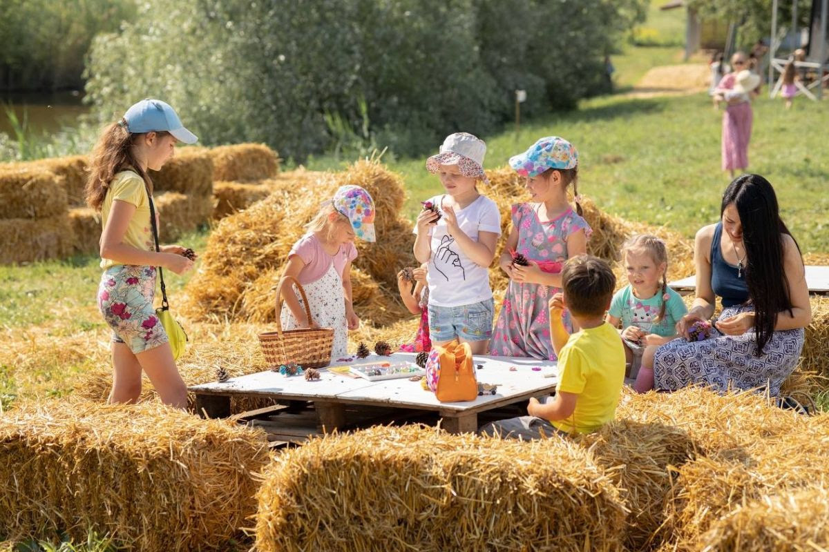 Kids in kin's Settlement «Radosvet»