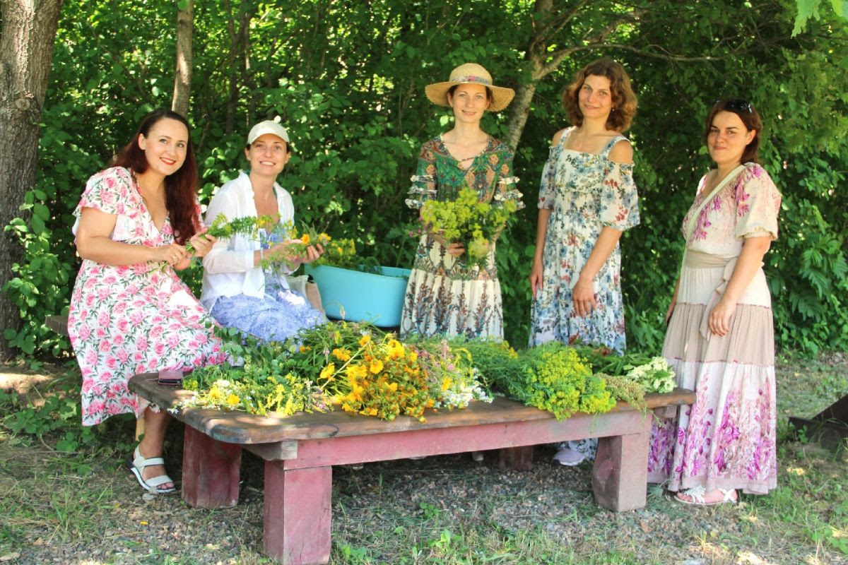 Women in kin's settlement «Skazochny Krai»