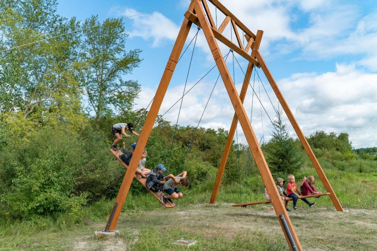 Kids in kin's settlement «SvetoRusie»