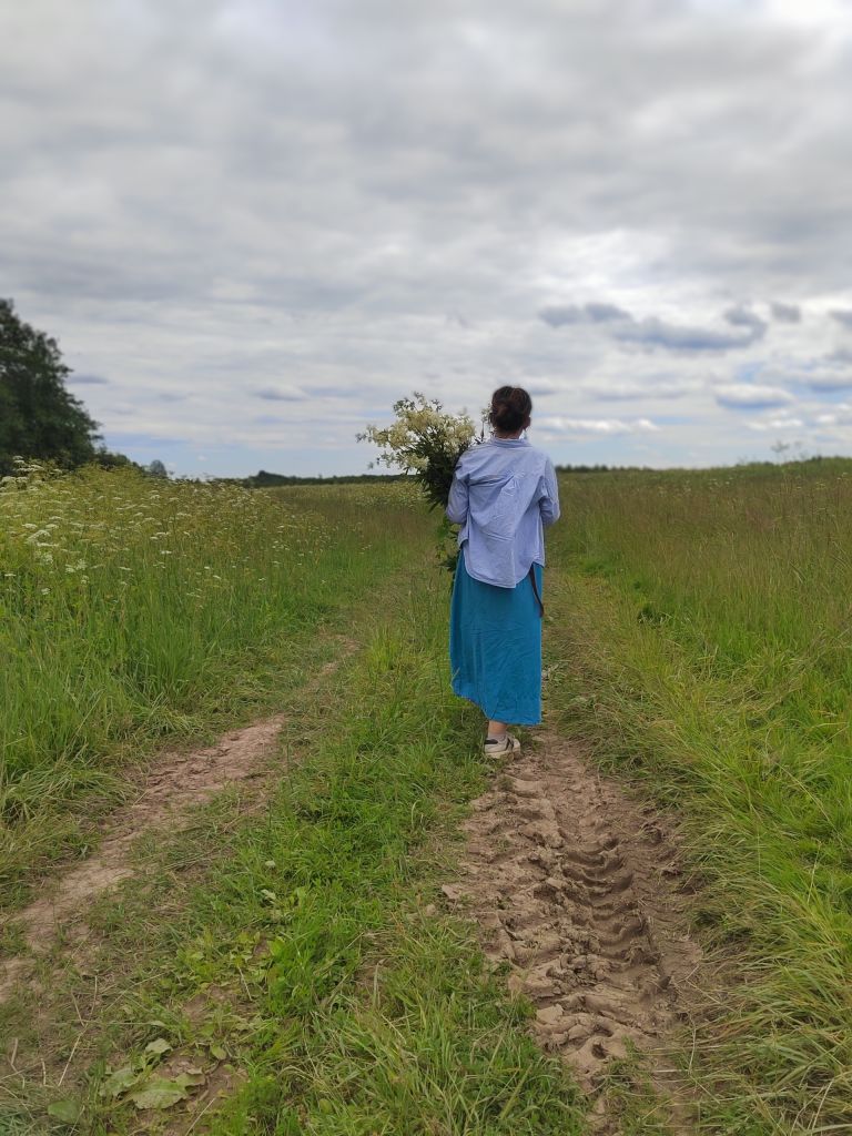 House under the stars: the kin’s domain of the Rozov family