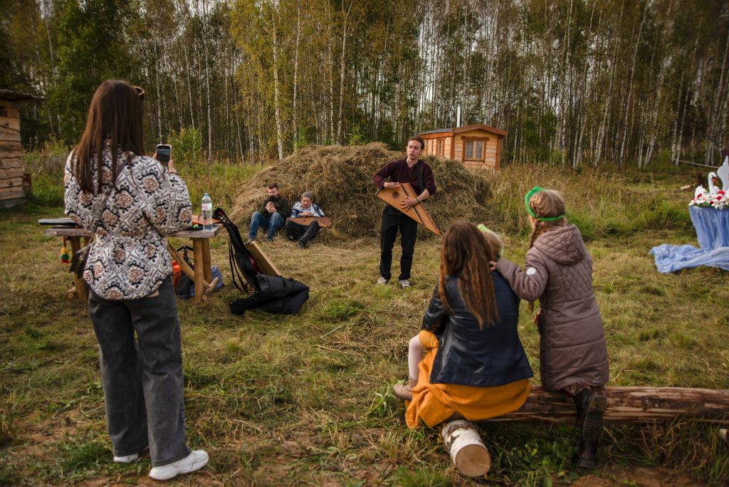 House under the stars: the kin’s domain of the Rozov family