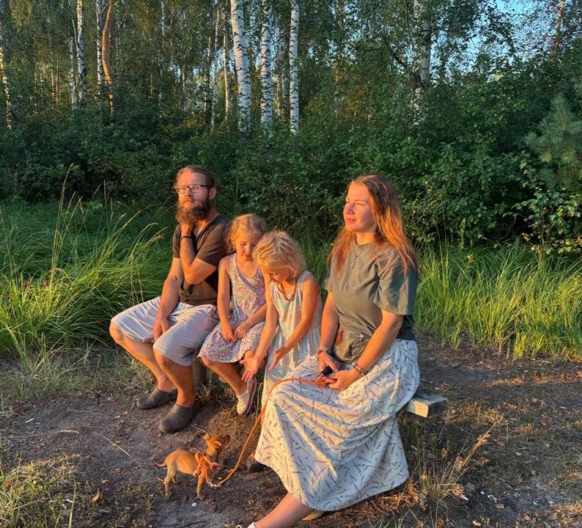 House under the stars: the kin’s domain of the Rozov family