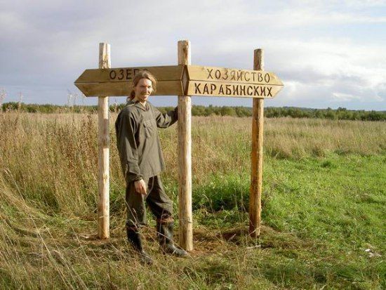 How and why do people choose to live in kin’s settlements?