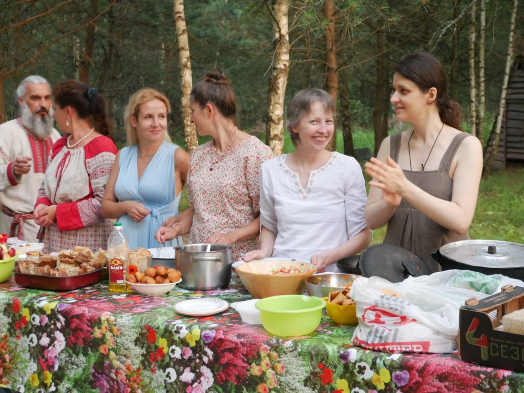 Return to nature: why do people choose to kin's settlements?
