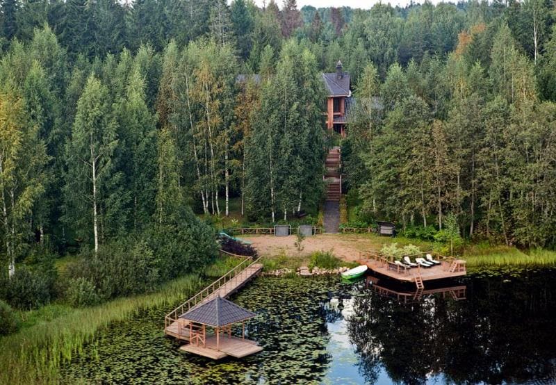 The significance of the pond in the kin’s settlement